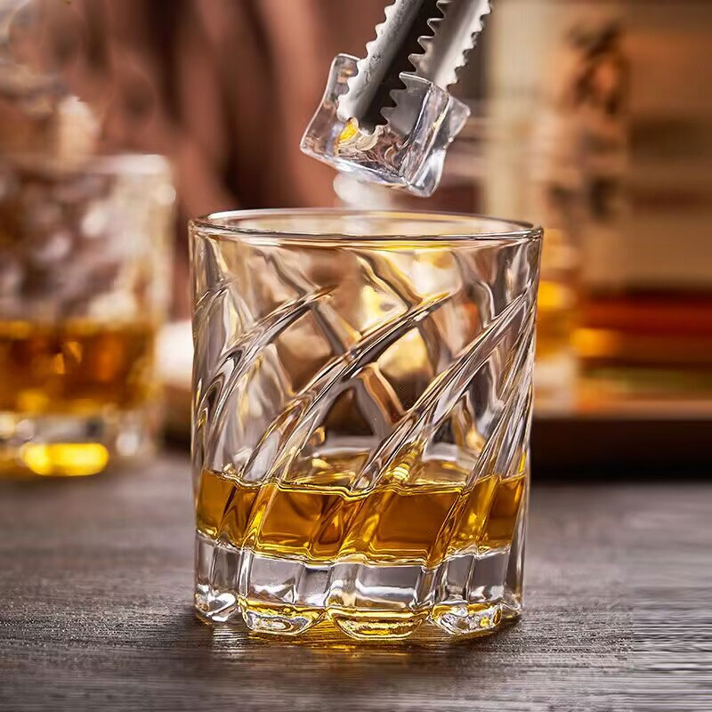 Verre à whisky en relief, haut - Wine Beer Spirits avis et prix